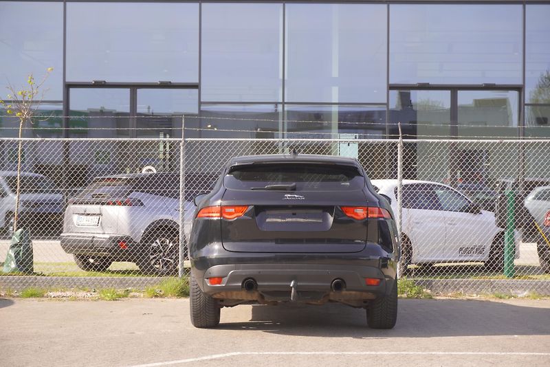 Jaguar F-Pace 2.0 25T 184kW - fotka 5 z 31