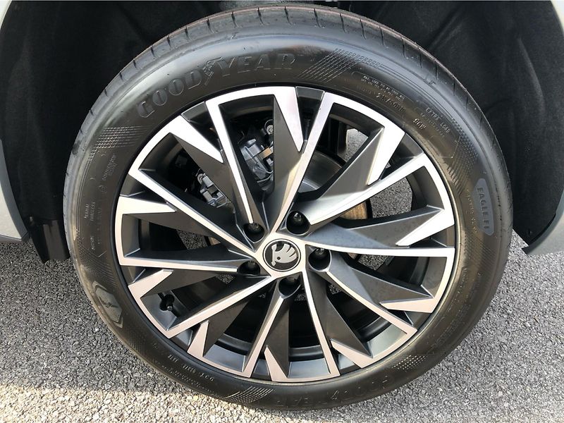 Škoda Karoq 1,5 TSI - fotka 14 z 30