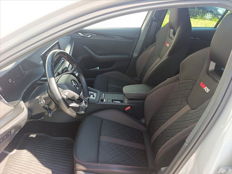 Škoda Octavia 2,0 TDi RS DSG Kamera 1maj. ČR - fotka 14 z 40