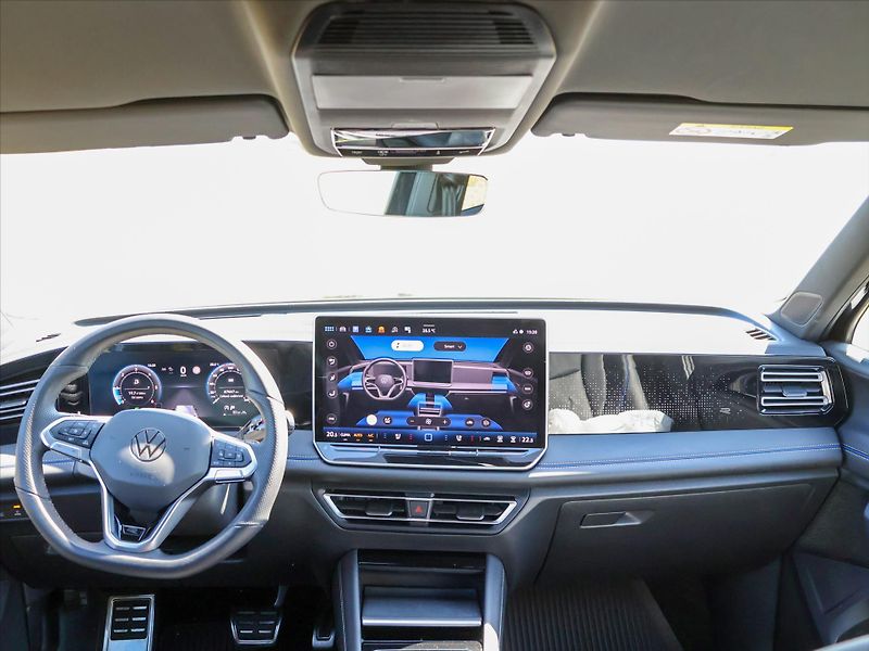 Volkswagen Tiguan 2,0 TDI 142kW DSG R-Line DPH - fotka 31 z 38