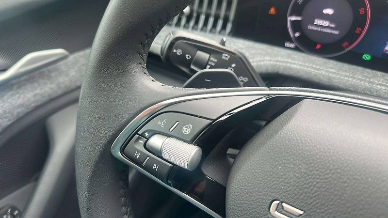 Škoda Superb Combi Selection 2,0TDI 110kW D - fotka 10 z 31