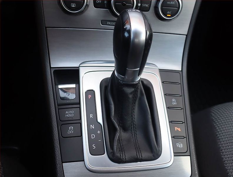 Volkswagen Passat (2014) 2.0 TDI, Automat, Serv.kniha - fotka 13 z 18