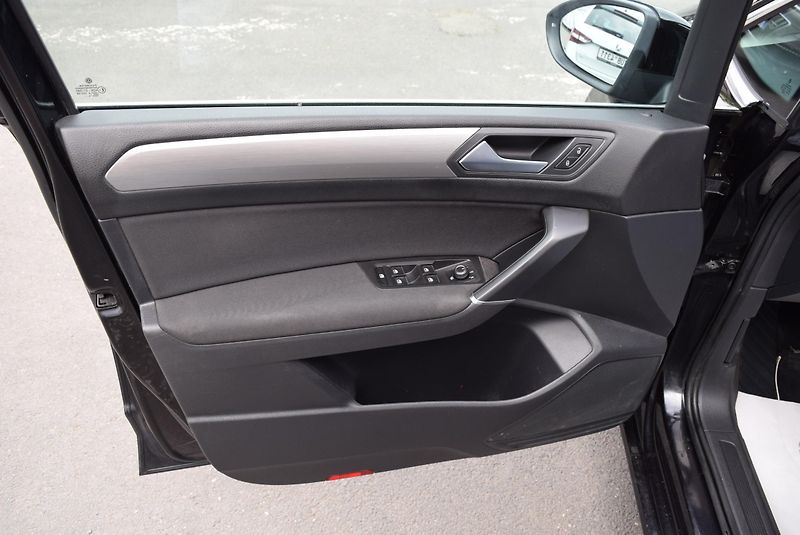 Volkswagen Touran (2017) 1.4TSI 110kw CLBMT 7MÍST TAŽNÉ - fotka 18 z 50