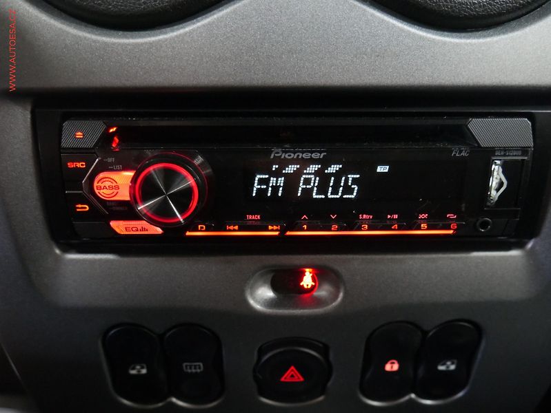 Dacia Duster (2011) 1.6i, ČR, AC - fotka 14 z 17