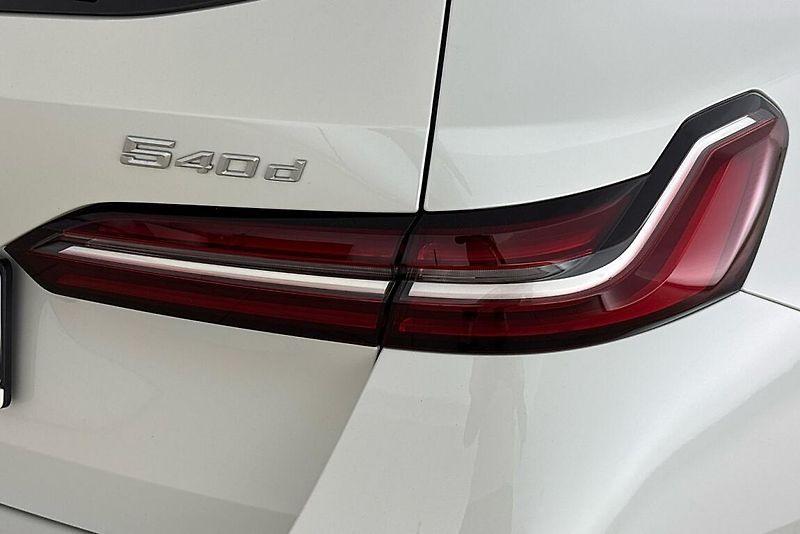 BMW Řada 5 540d xDrive Touring - fotka 5 z 24