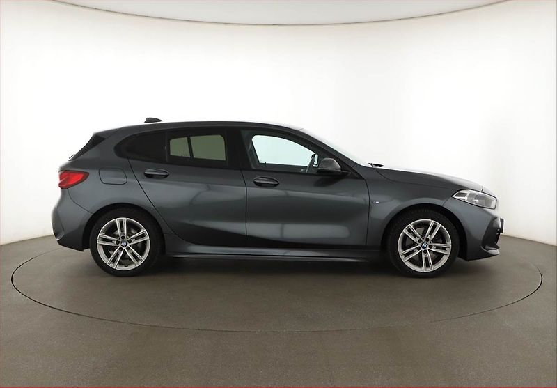 BMW Řada 1 (2021) M Sport 116d - fotka 6 z 21