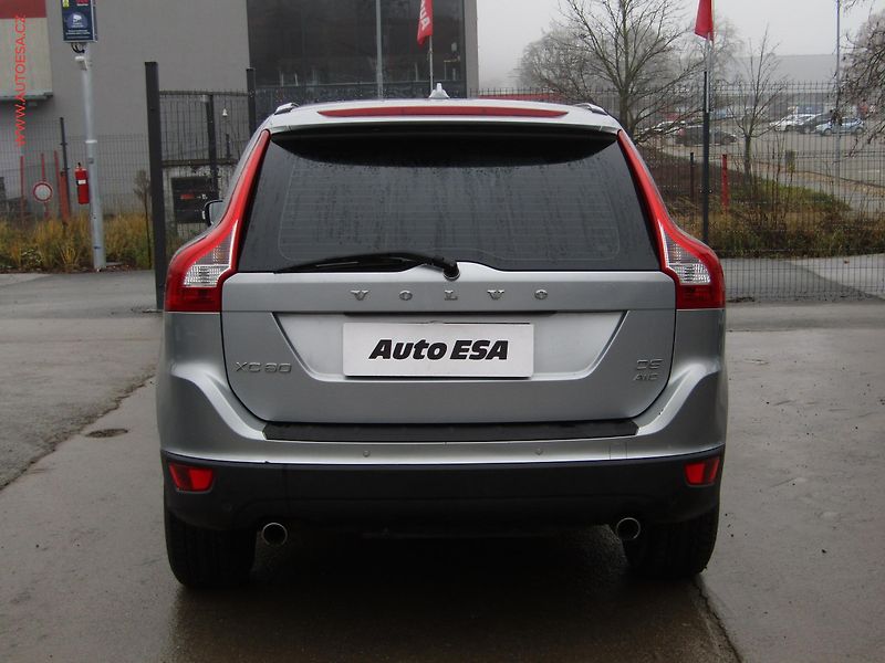 Volvo XC60 (2012) 2.4 D 4x4, xenon, kůže - fotka 5 z 19