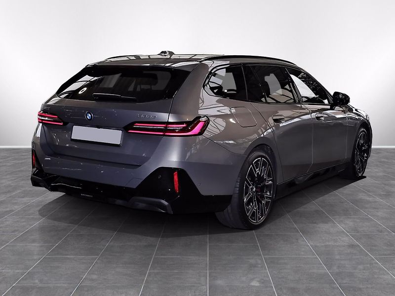 BMW Řada 5 530e xDrive M-Sport - fotka 6 z 9