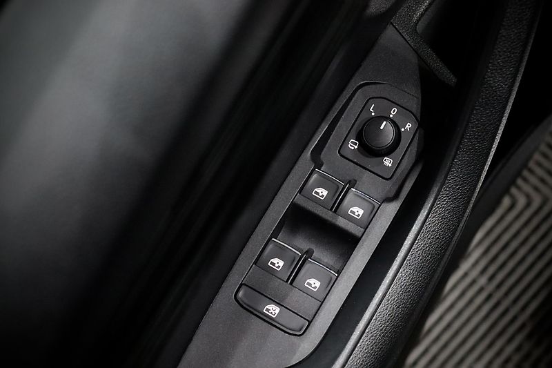 Škoda Karoq 1.5 TSI 110 kW - fotka 34 z 38