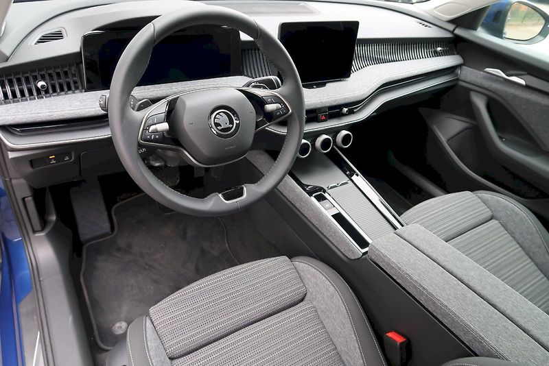 Škoda Superb (2024) Combi Selection 1,5 TSi / 150 - fotka 12 z 33