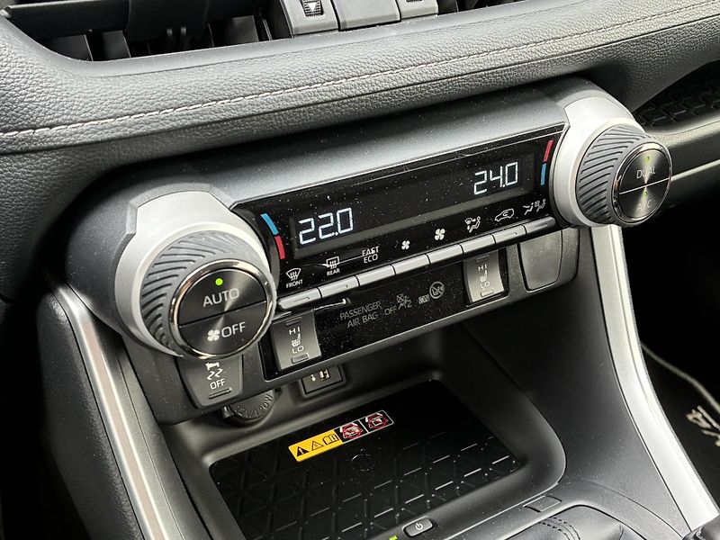 Toyota RAV4 2.5 HSD e-CVT AWD Comfort Styl - fotka 19 z 22