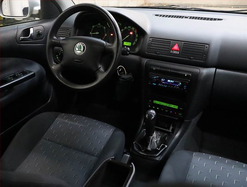 Škoda Octavia (2004) Ambiente 1.9 TDI, po STK - fotka 7 z 16