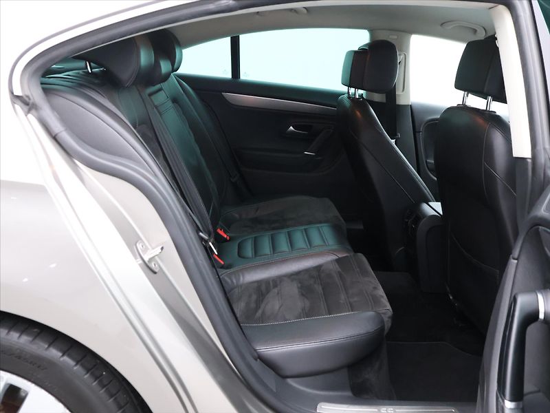 Volkswagen CC 2.0 TDI 103kW DSG Xenon CZ - fotka 12 z 31