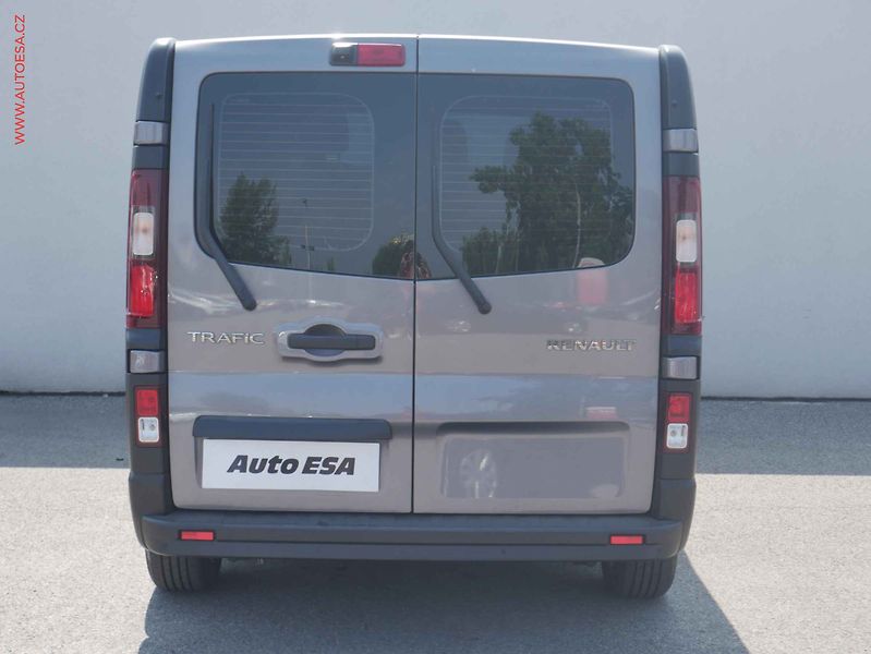 Renault Trafic (2018) 1.6dCi 6míst, AC, navi - fotka 5 z 14