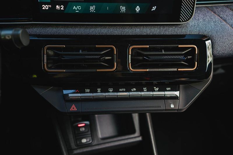 Renault 4 E-TECH (2026) 52 kWh - fotka 27 z 33