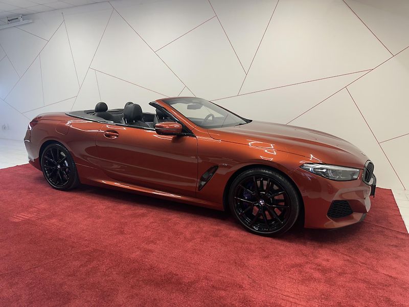 BMW Řada 8 (2018) M850i Cabrio HUD*B&W*360*MASÁŽ - fotka 9 z 21