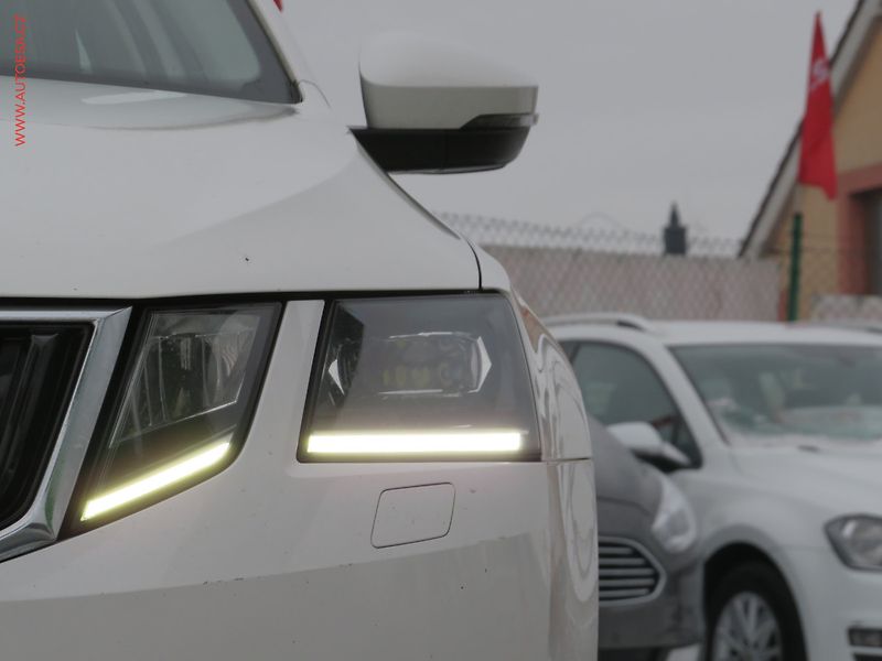 Škoda Octavia (2017) 1.0 TSi, ČR, Style, xenon - fotka 29 z 33