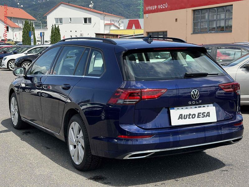 Volkswagen Golf (2022) 2.0 TDi, Style, LED - fotka 6 z 17