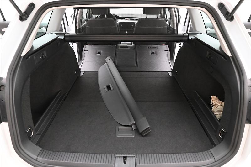 Volkswagen Passat 2,0 TDI 110 kW DSG Business Zá - fotka 11 z 32