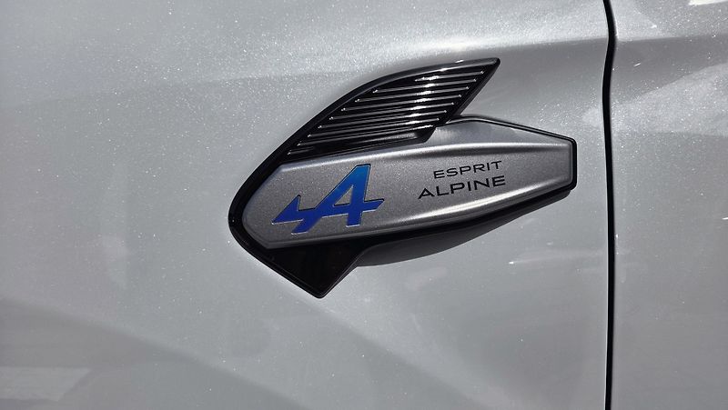 Renault Symbioz (2026) esprit Alpine full hybrid E-Te - fotka 7 z 10