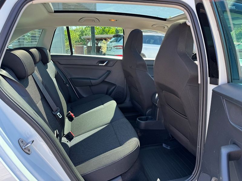 Škoda Rapid (2015) Spaceback Style + 1.4 TSI DSG - fotka 25 z 31