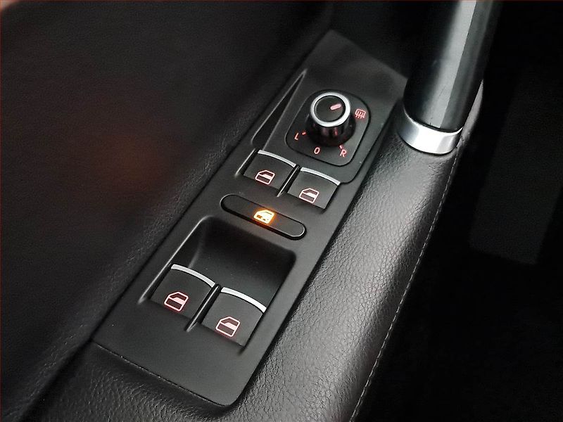 Volkswagen Passat (2011) 2.0 TDI, Navi, Tempomat - fotka 18 z 19