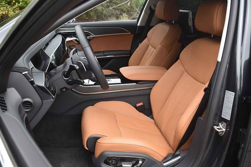 Audi A8 L budeme vídat třeba v diplomatických čtvrtích