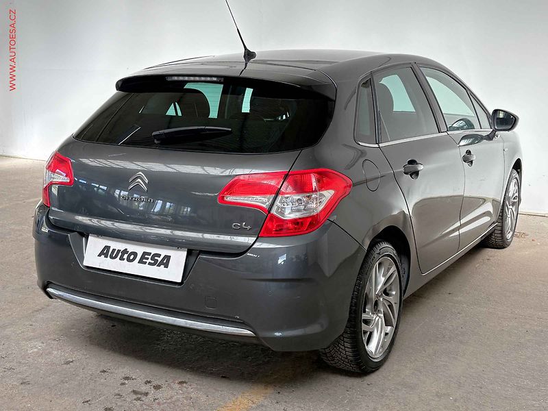 Citroën C4 (2012) 1.6i, 1.maj, AC, výhřev sed. - fotka 4 z 17