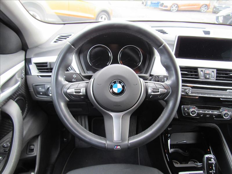 BMW X2 1,5 T sDrive 18I 103kW - fotka 12 z 33