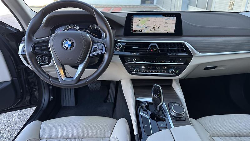 BMW Řada 5 540xi LuxuryLine ČR 1.majitel - fotka 6 z 20