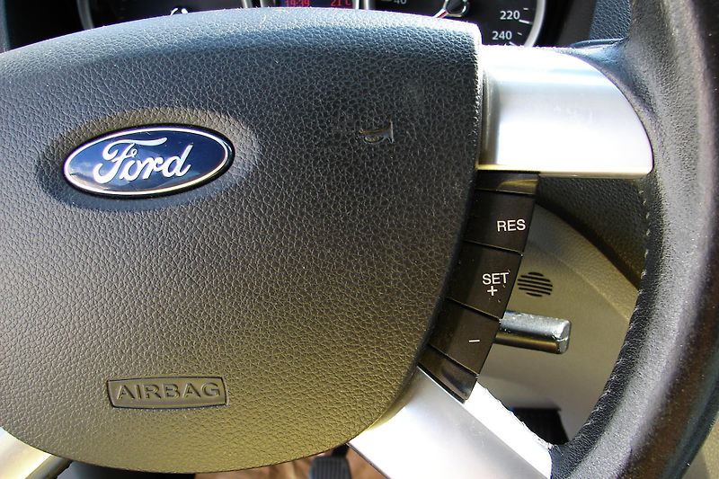 Ford C-MAX 1.6i 115PS KLIMA STK-ZADÁN! - fotka 23 z 34