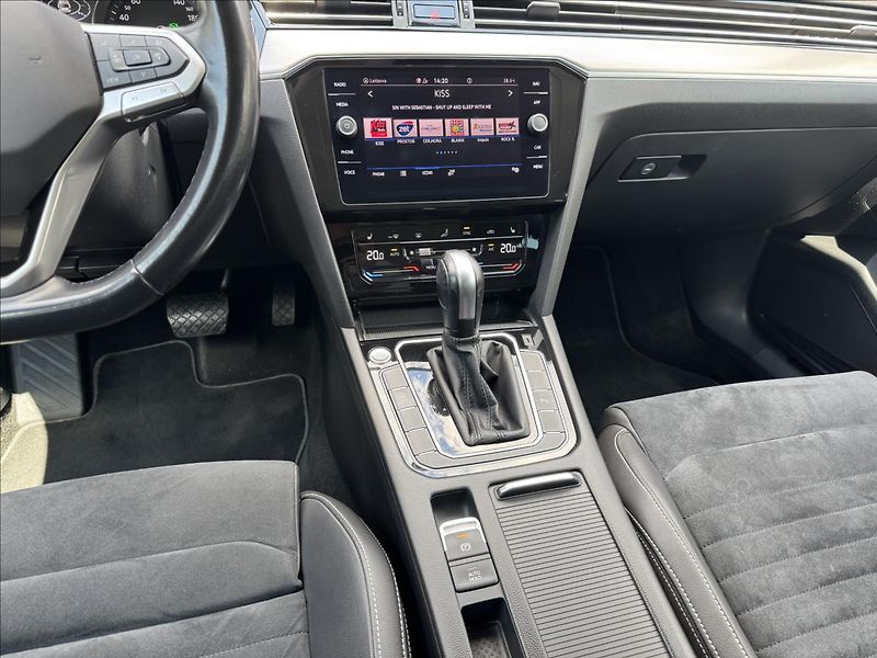 Volkswagen Passat 1,5 TSI 110kW Elegance 7DSG ČR - fotka 18 z 30
