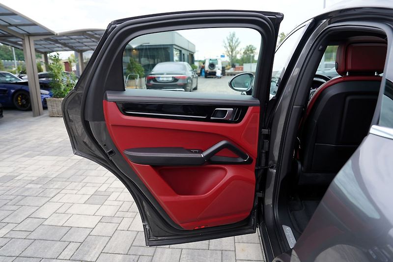 Porsche Cayenne 3.0 V6 Coupé/ČR/1.maj./340Ps - fotka 21 z 47