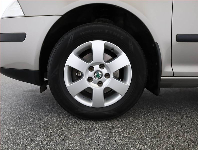 Škoda Octavia (2008) Elegance 1.6, Serv.kniha - fotka 16 z 16