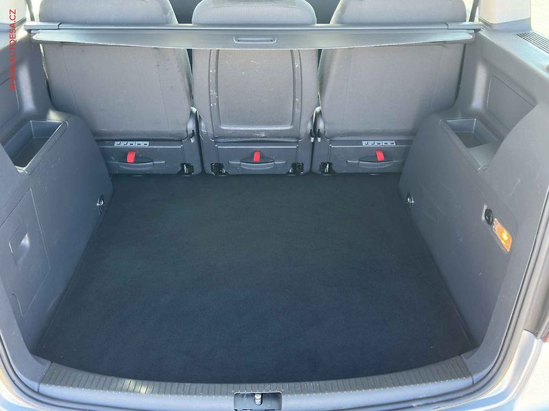 Volkswagen Touran (2009) 1.9TDi, AC, temp - fotka 7 z 16
