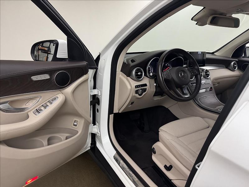 Mercedes-Benz GLC 2,1 OFFR PAK. VZDUCH EXCLUSIVE - fotka 31 z 51
