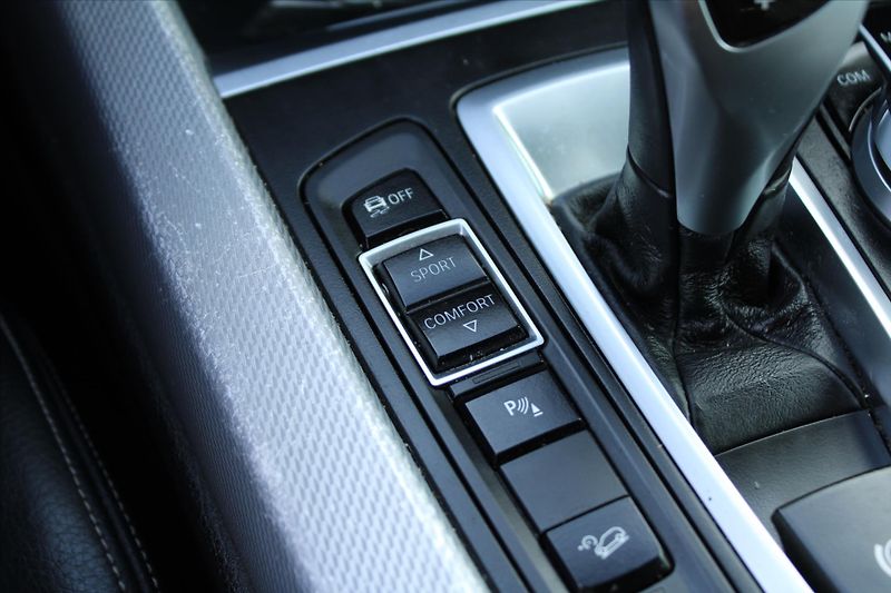 BMW X5 xDrive 30d 190kW M PAKET ČR - fotka 23 z 28