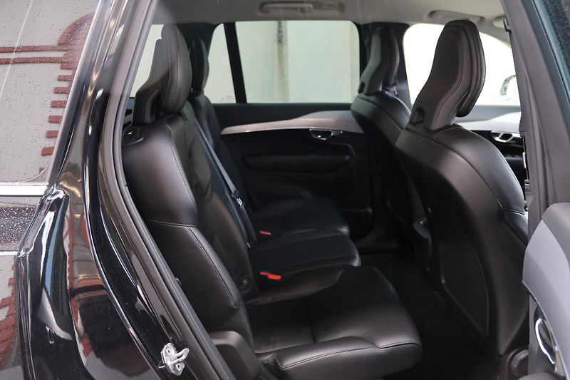 Volvo XC90 (2019) D5 aut. AWD Momentum - fotka 9 z 23