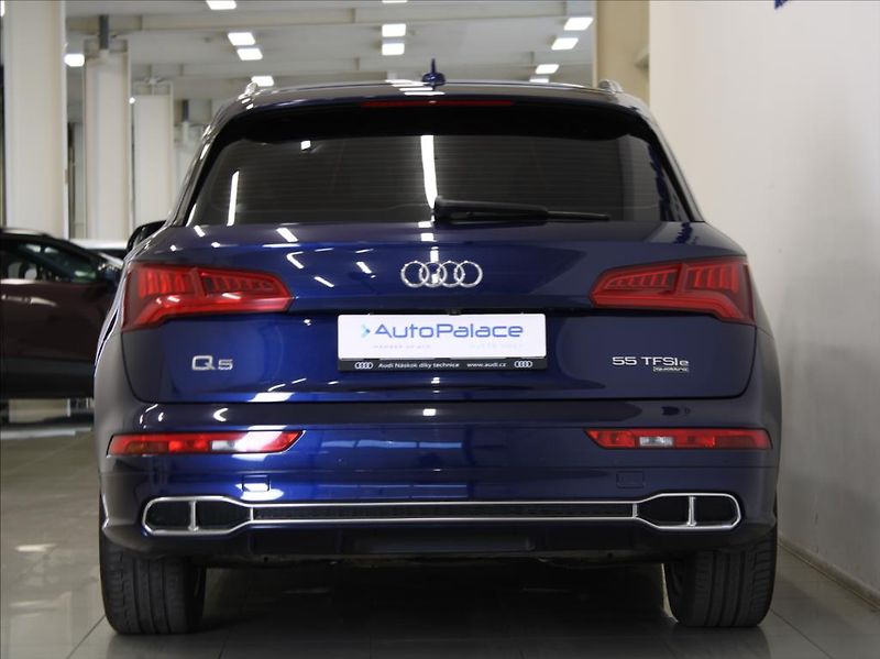 Audi Q5 2,0 eTFSi 270kW S-Line Vzduch - fotka 4 z 27