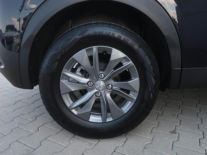 Peugeot 2008 (2022) Active Pack 1.2 PureTech - fotka 15 z 18