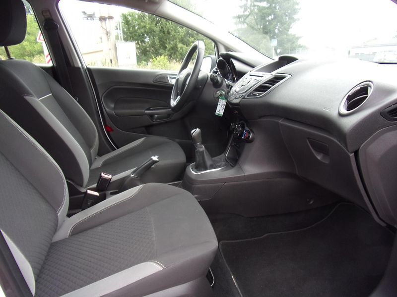 Ford Fiesta (2015) 1,5 - ZADÁNO - fotka 26 z 28