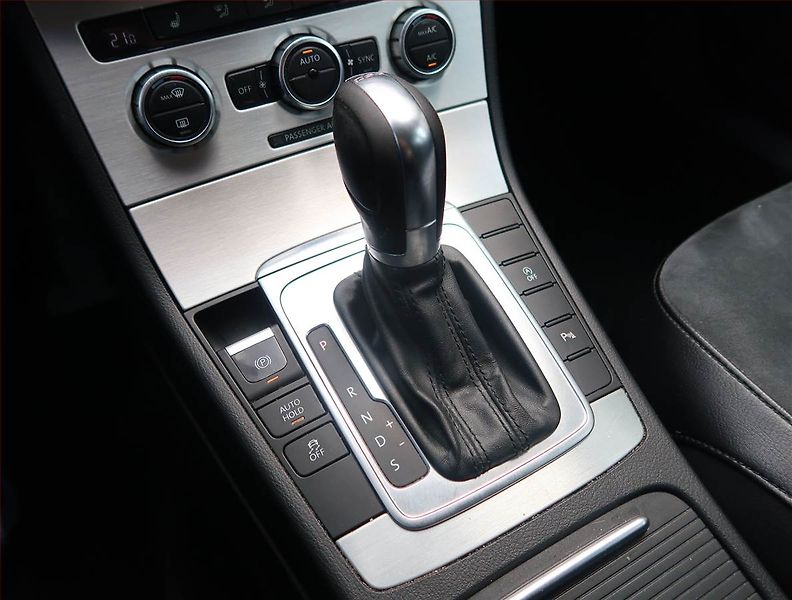 Volkswagen Passat (2014) 2.0 TDI, Automat, Navi - fotka 13 z 23