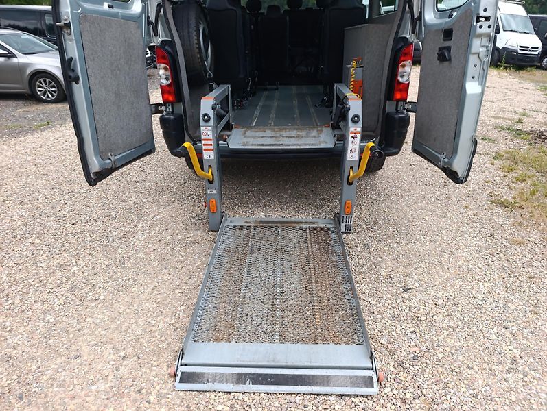 Opel Movano (2009) 2.5 CDTI 9míst - fotka 20 z 28