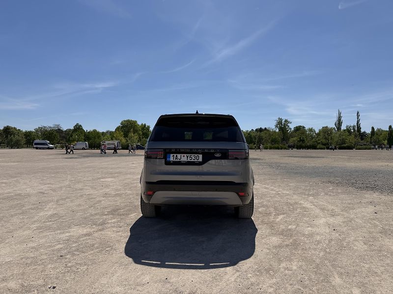 Land Rover Discovery (2023) 3.0 Dynamic SE, tažné, odpočet - fotka 6 z 48