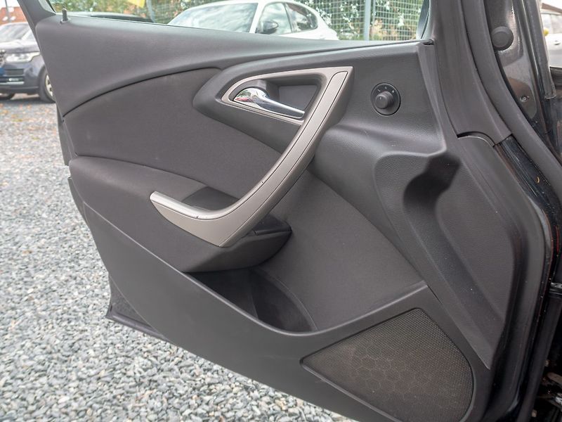 Opel Astra (2012) 1.4i 16V 74KW – SERVISKA - fotka 26 z 45