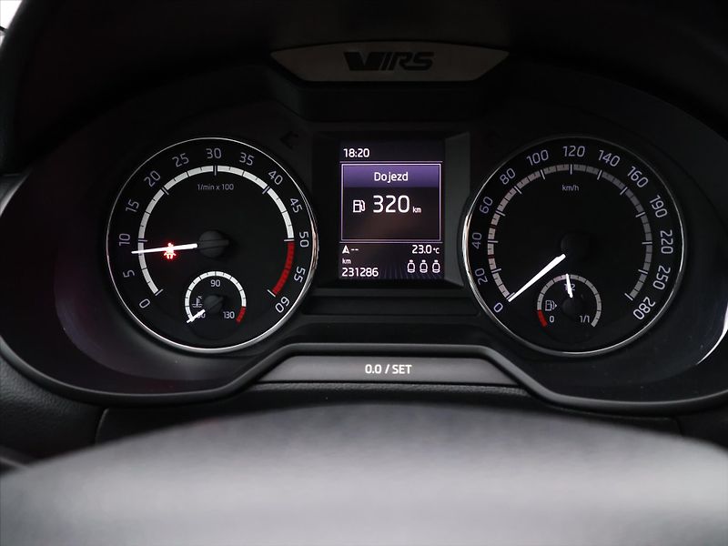 Škoda Octavia 2,0 TDI 135kW Xenon RS - fotka 15 z 31