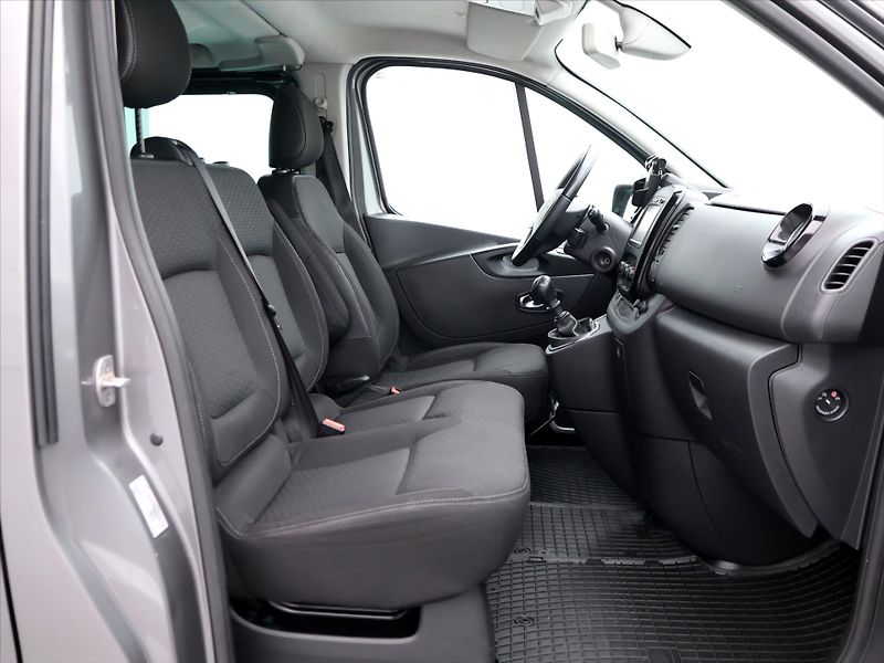 Opel Vivaro 1,6 DCTi BiTurbo 107kW DPH - fotka 11 z 35