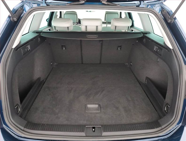 Volkswagen Passat (2020) Elegance 2.0 TDI, Automat - fotka 18 z 19