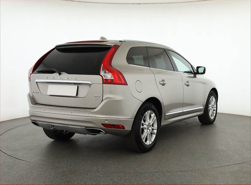 Volvo XC60 (2015) Summum D5, 4X4, Automat - fotka 5 z 21