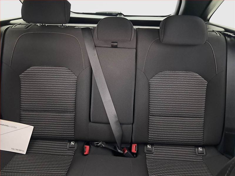Kia Ceed (2025) 1.5 T-GDI - fotka 10 z 19